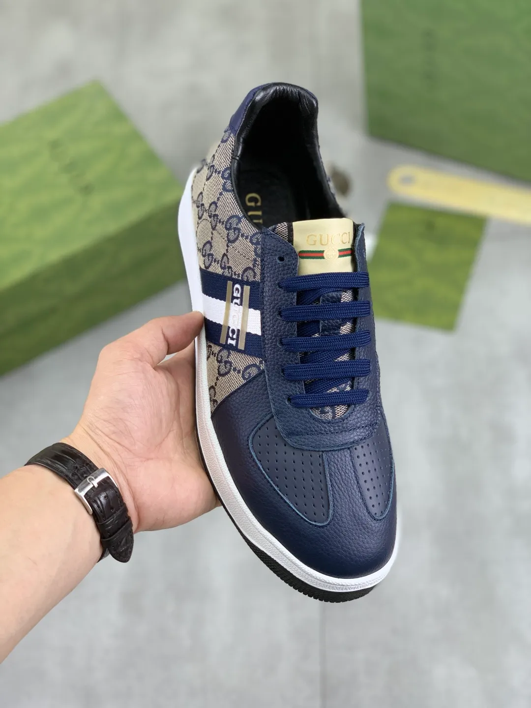 Men's shoes 💰P400💰【New model】 🆘 The latest model from Gucci official website 🎁 Classic casual and fashionable men's shoes 👟 Hot model 💥 Simple and elegant style, exclusive for trendy men. Unique latest brand elements from the official website 👑 Original Gucci decoration, fashionable and generous, made of original soft calfskin fabric ➕ Comfortable soft pigskin lining ✅Wear-resistant rubber outsole designated on the official website_Full of elasticity, the classic model taken at the counter 🎬Color: 4️⃣colors available😍Number of codes: 38-44 (45 46 customized)